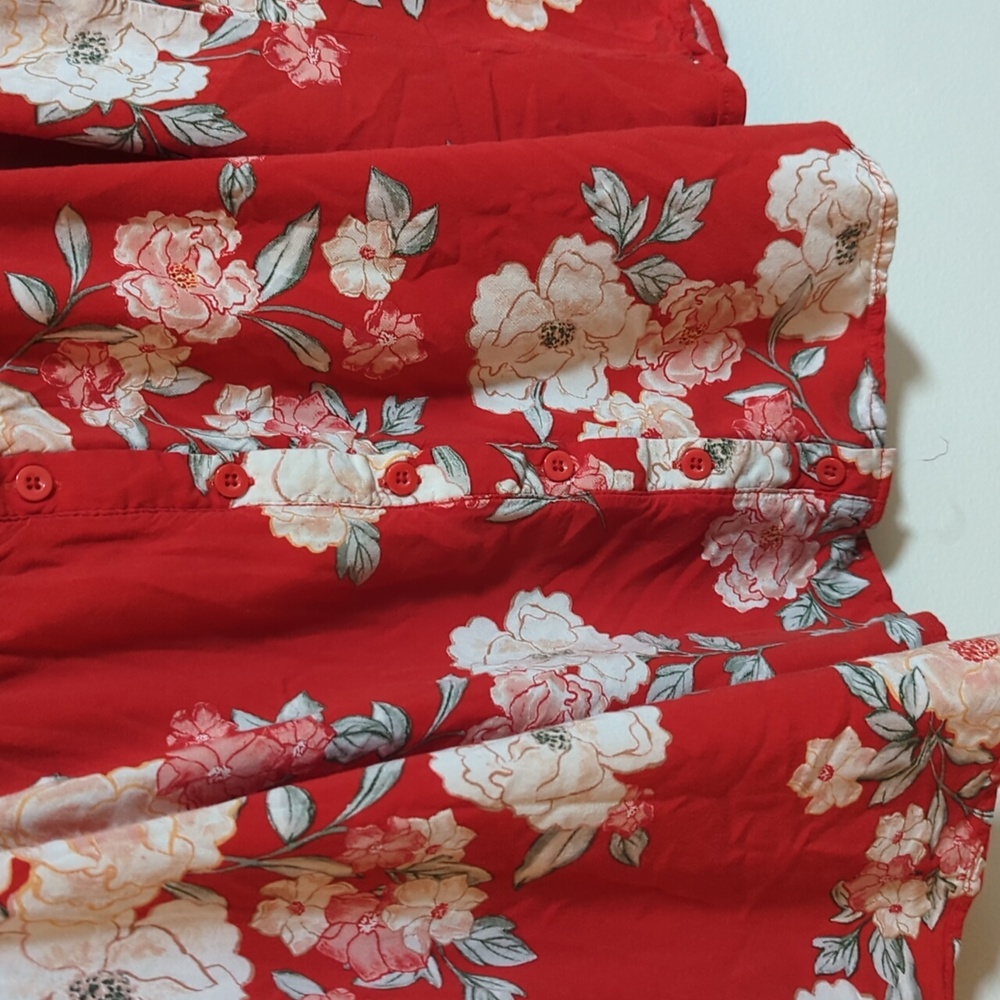 Torrid Red Cream Floral Round Neck Button Up Back Sleeveless Top Size 1‎ - Picture 6 of 8